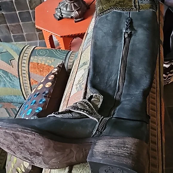 DONALD J. PLINER GITTA WESTERN FRINGE BOOT Black & Brown 7M - NWOT! - Picture 6 of 7